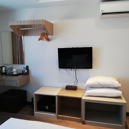 Ease Hotel Kota Kinabalu Extérieur photo