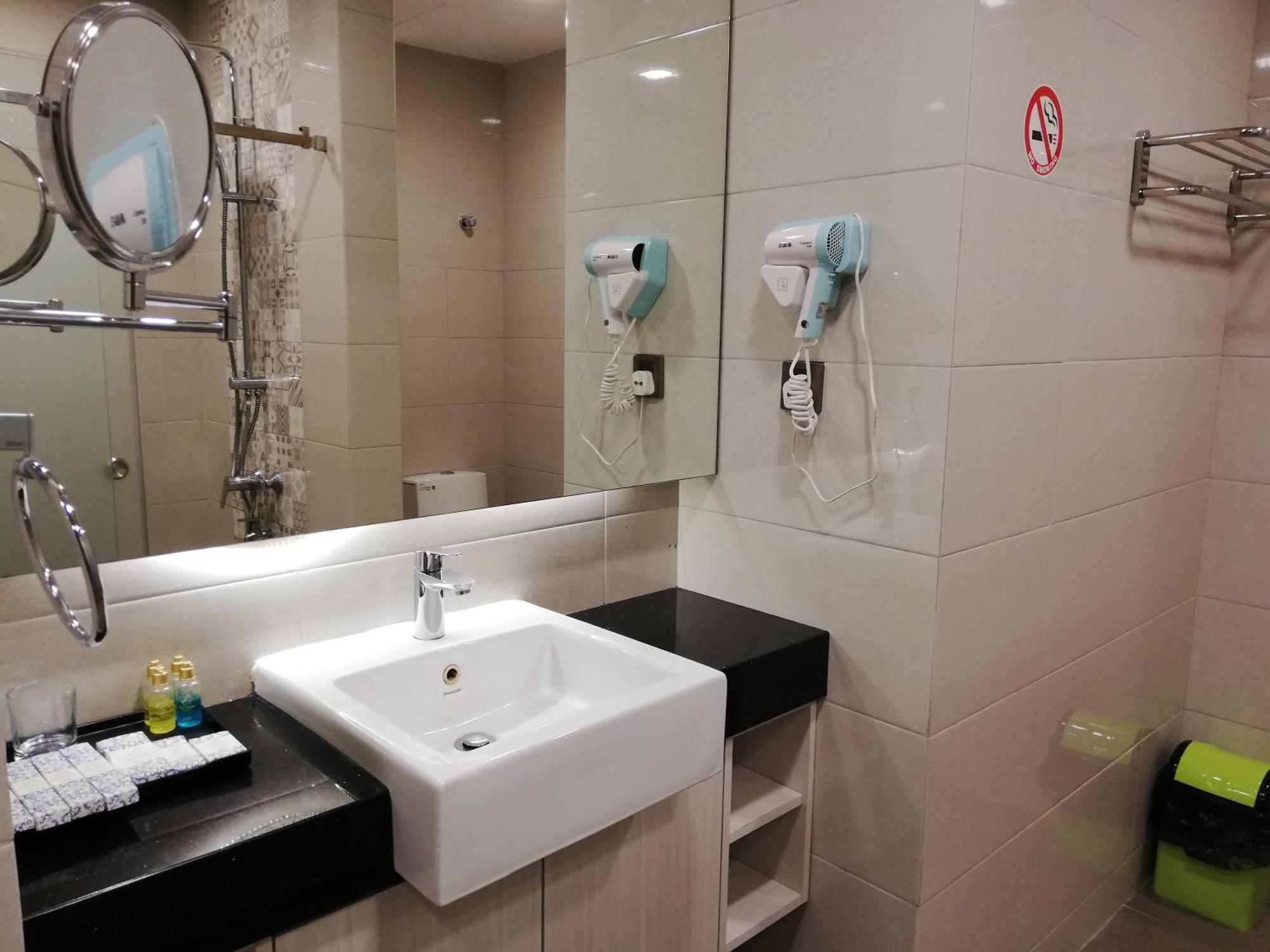 Ease Hotel Kota Kinabalu Extérieur photo