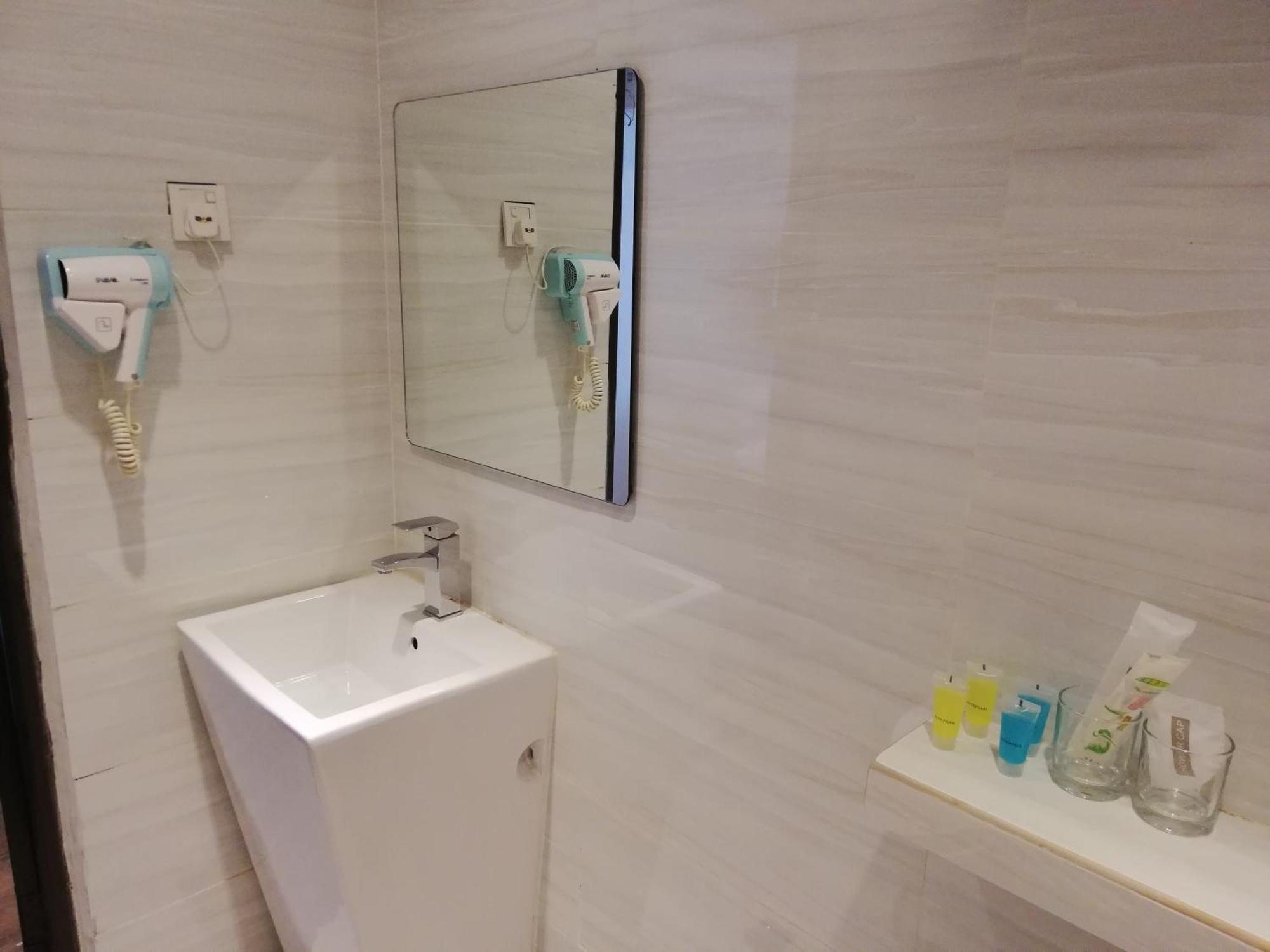 Ease Hotel Kota Kinabalu Extérieur photo