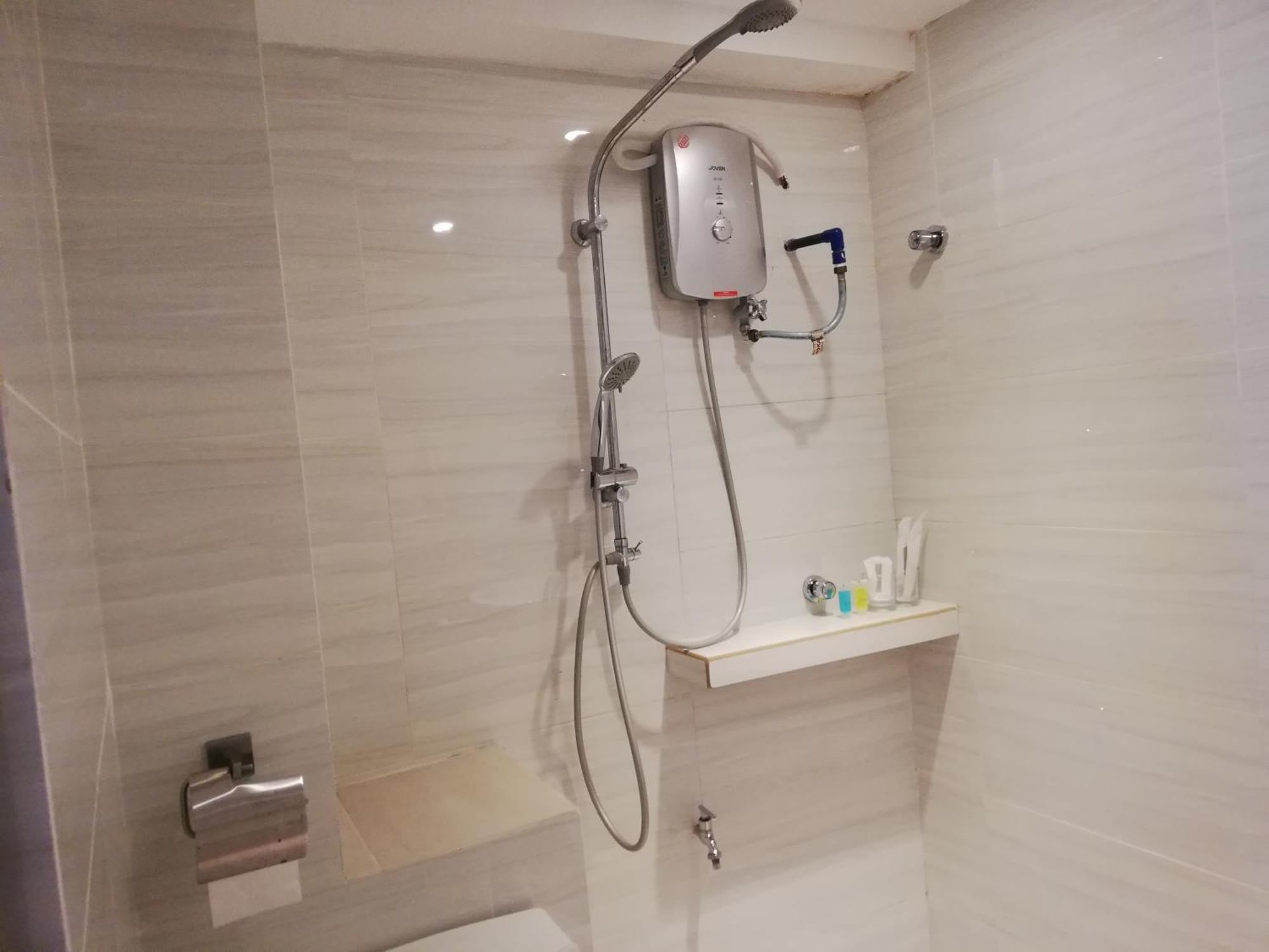 Ease Hotel Kota Kinabalu Extérieur photo