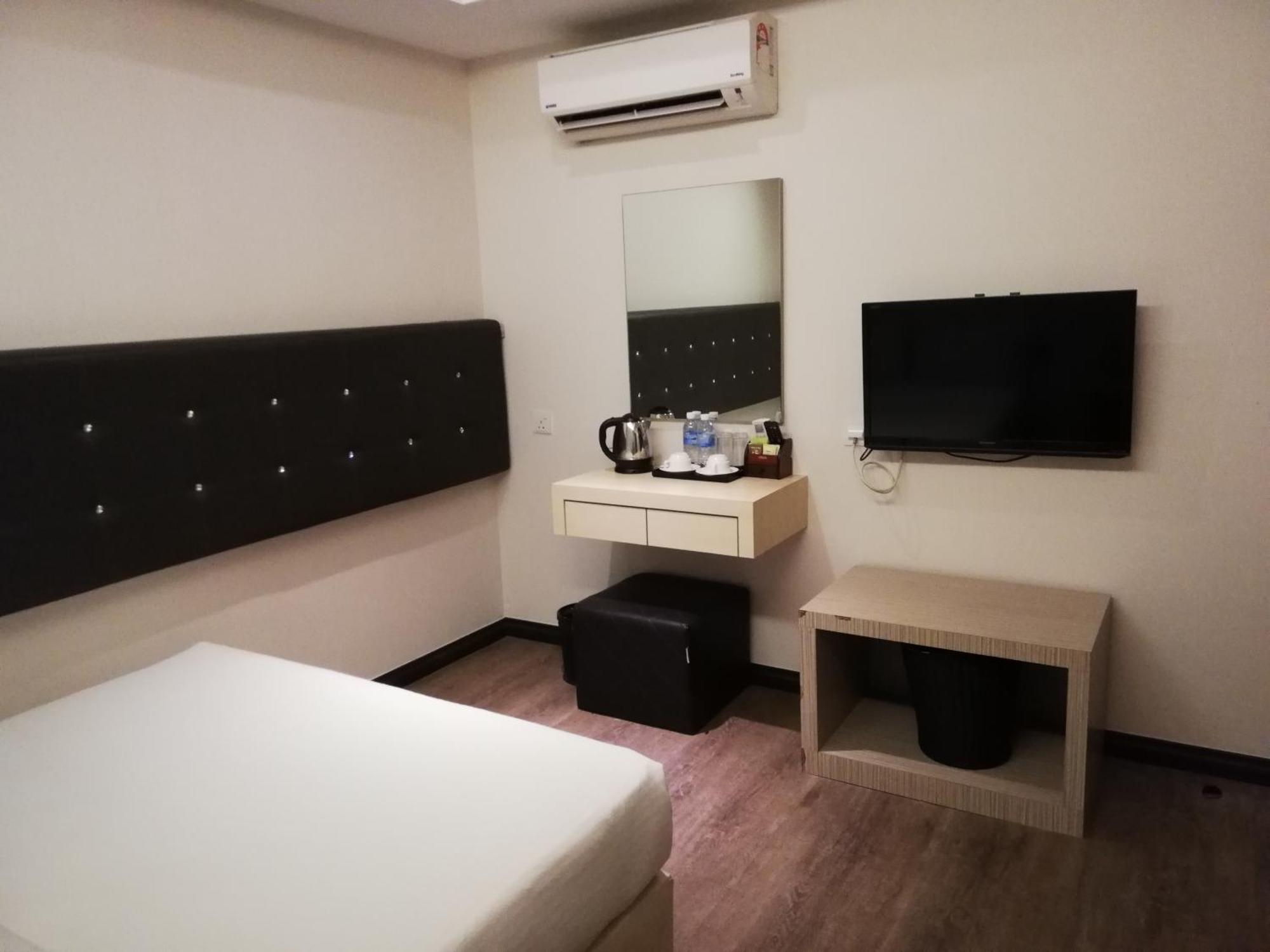 Ease Hotel Kota Kinabalu Extérieur photo