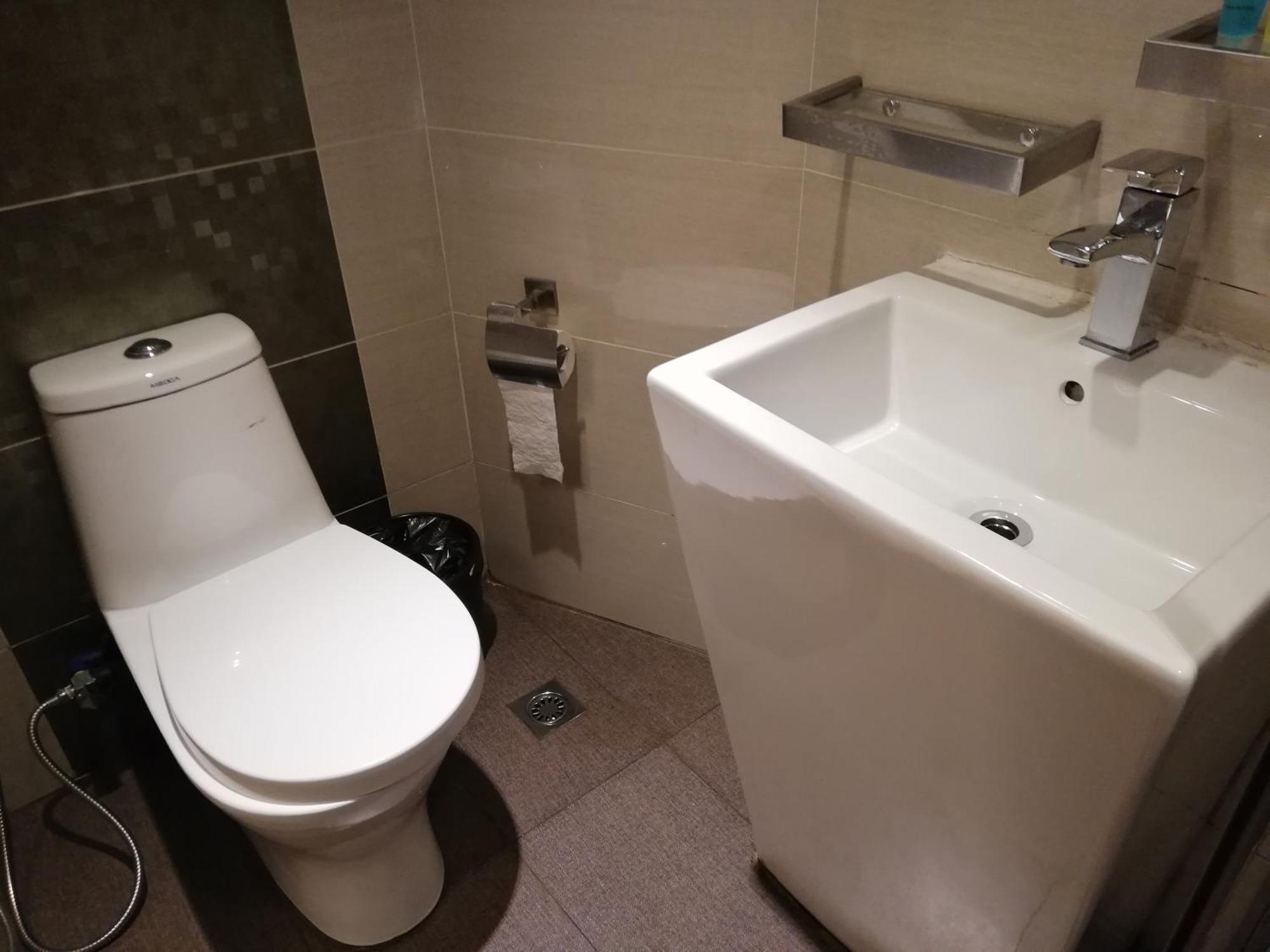 Ease Hotel Kota Kinabalu Extérieur photo