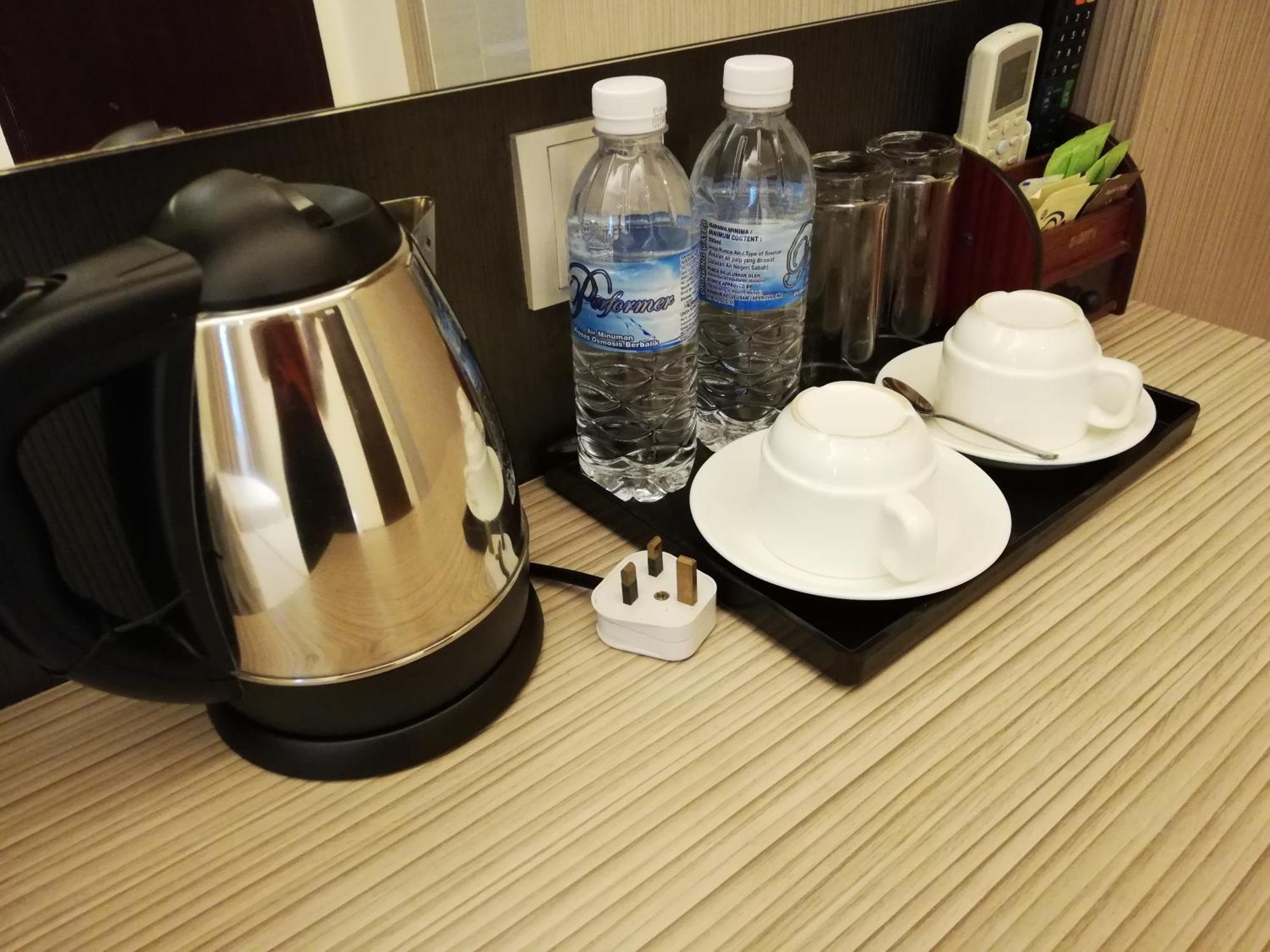 Ease Hotel Kota Kinabalu Extérieur photo