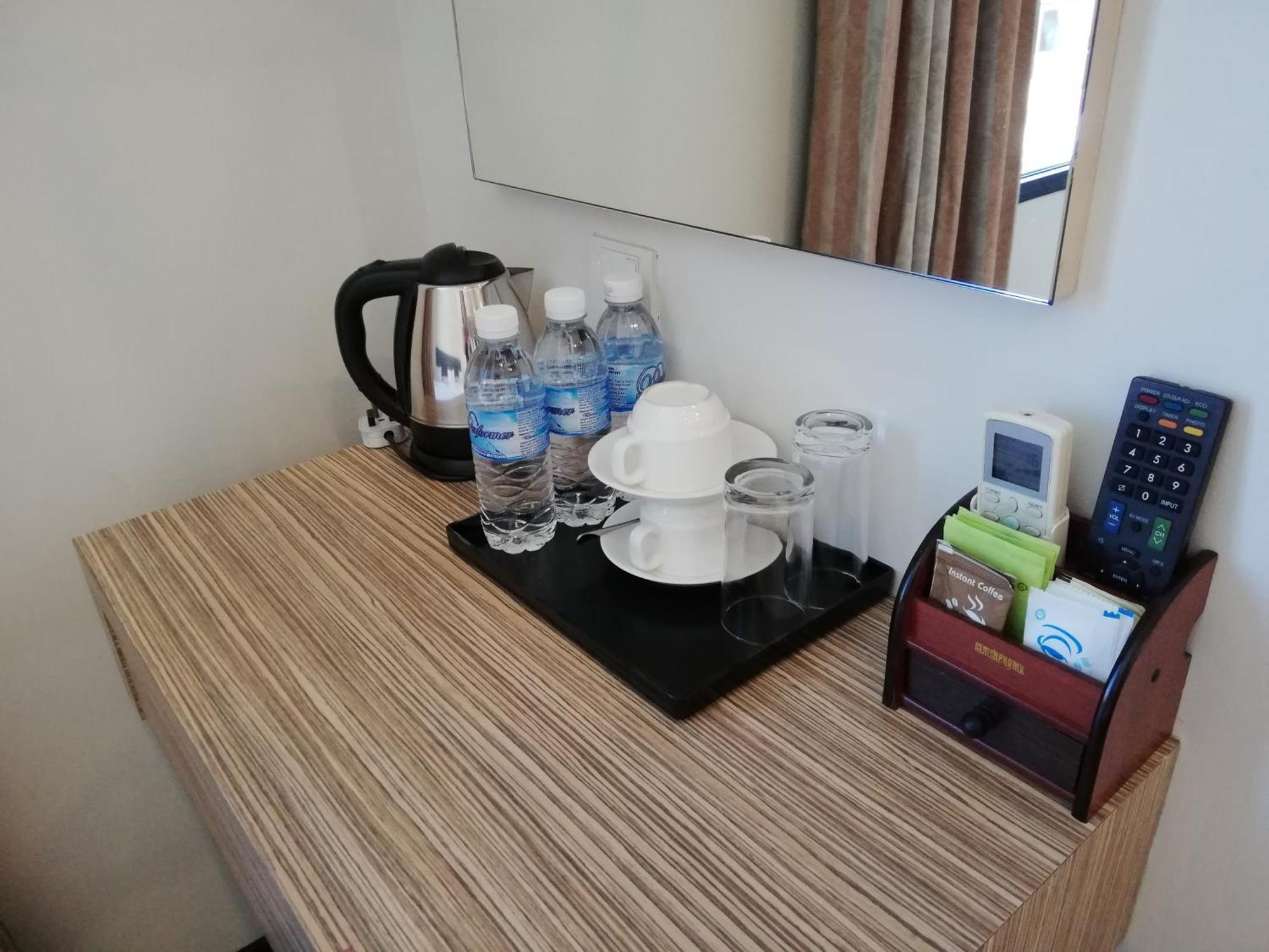 Ease Hotel Kota Kinabalu Extérieur photo