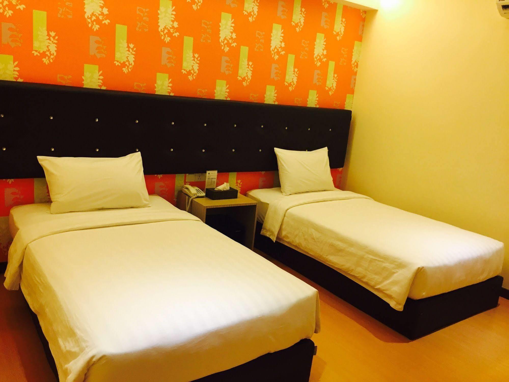 Ease Hotel Kota Kinabalu Extérieur photo