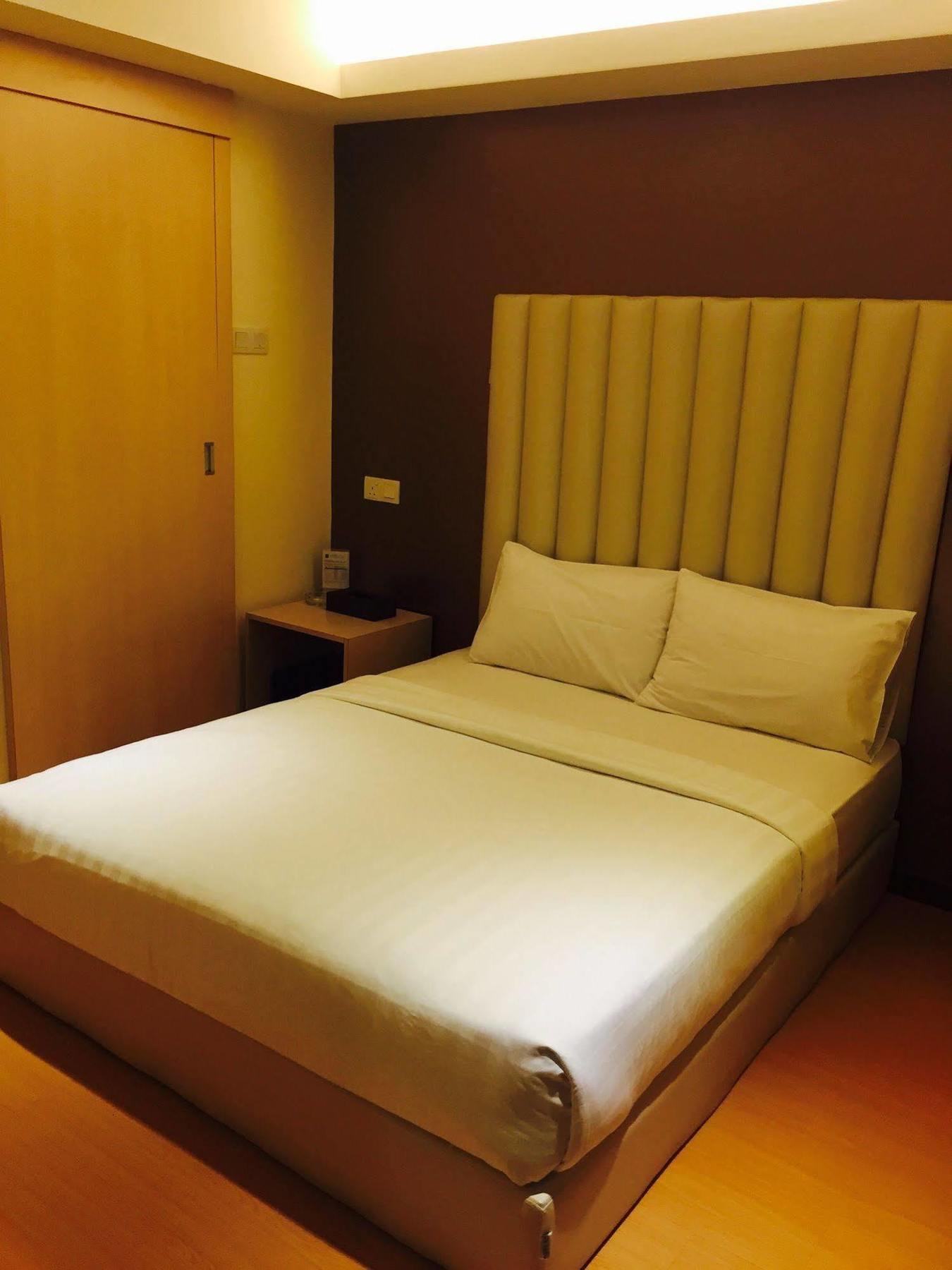 Ease Hotel Kota Kinabalu Extérieur photo