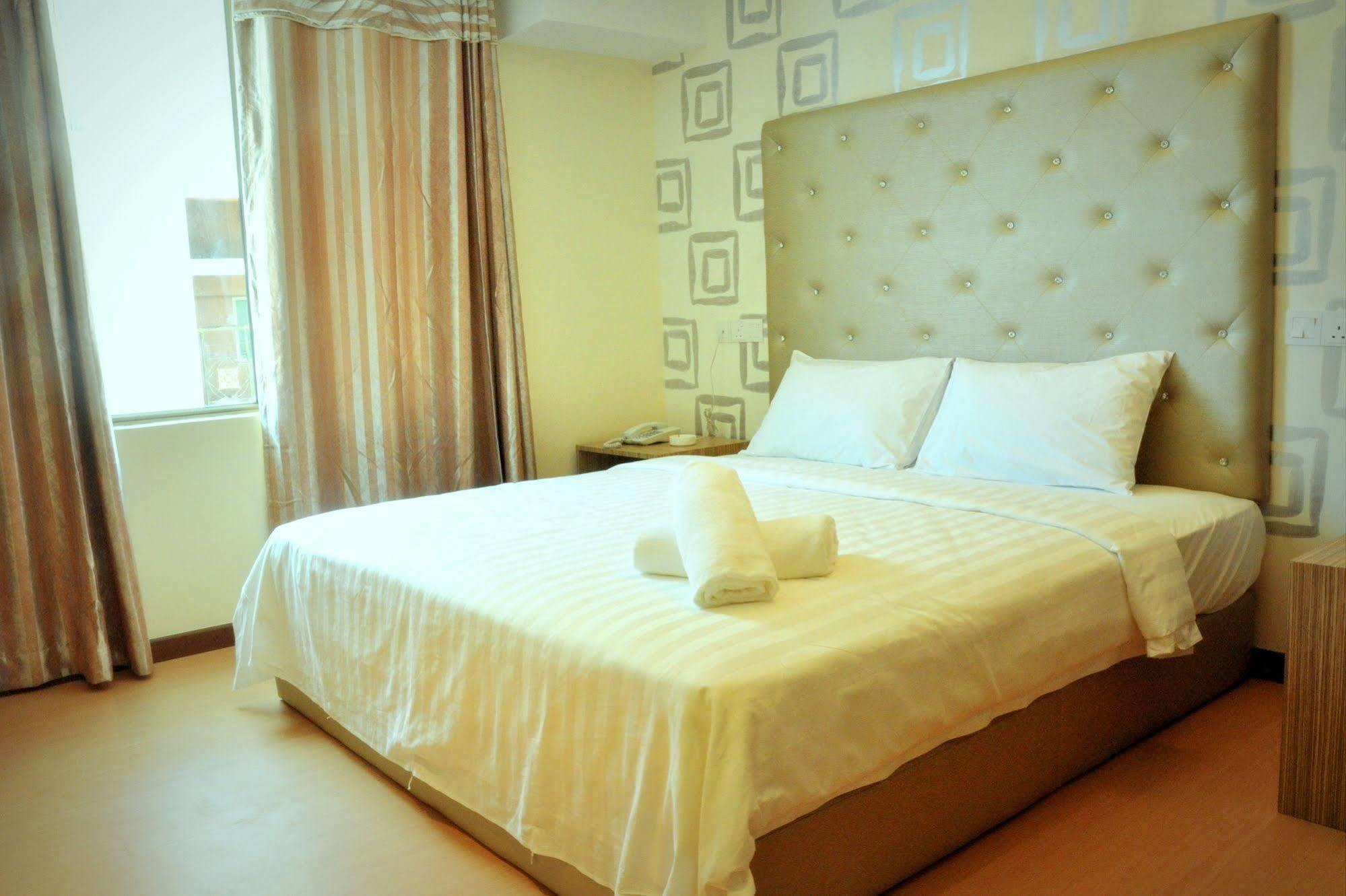 Ease Hotel Kota Kinabalu Extérieur photo