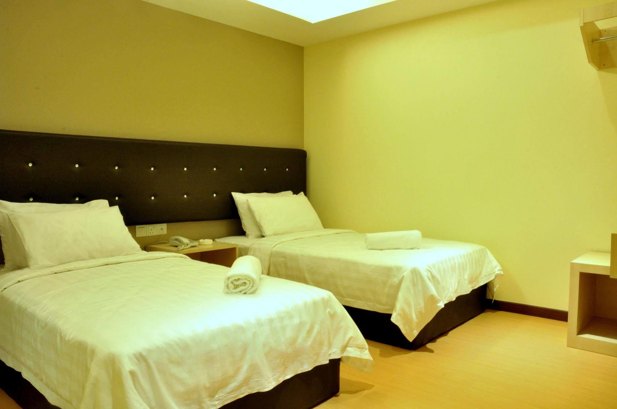 Ease Hotel Kota Kinabalu Extérieur photo