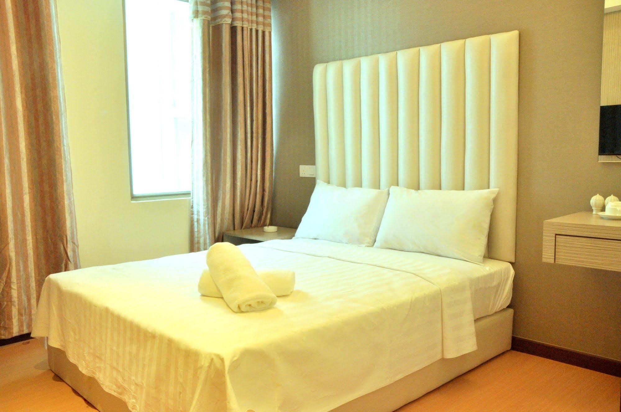 Ease Hotel Kota Kinabalu Extérieur photo