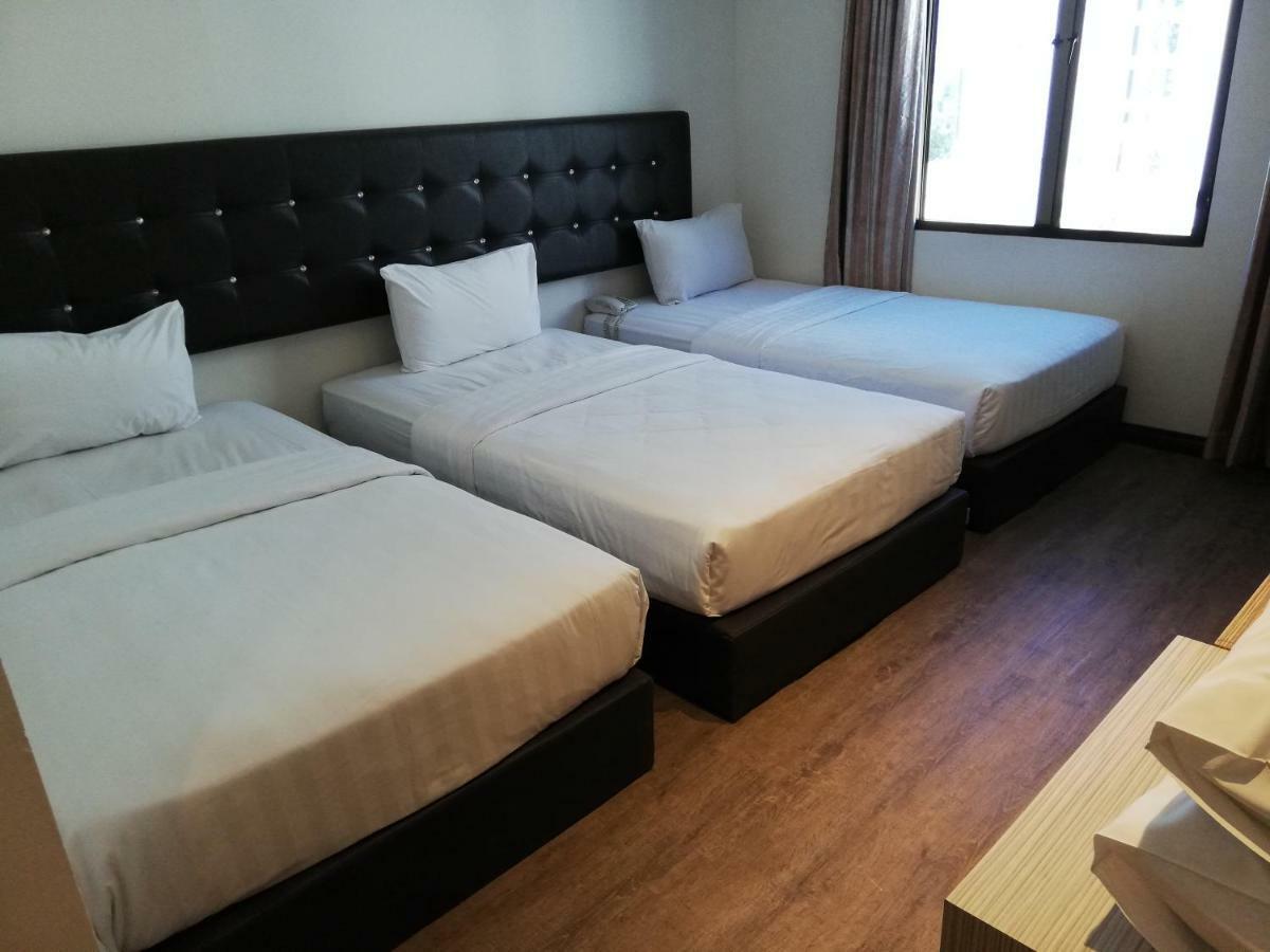 Ease Hotel Kota Kinabalu Extérieur photo