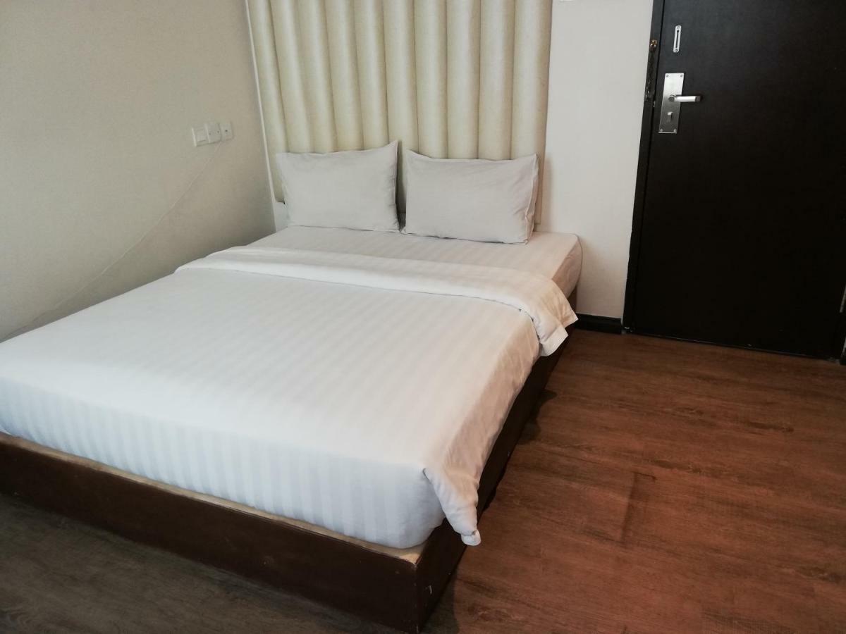Ease Hotel Kota Kinabalu Extérieur photo