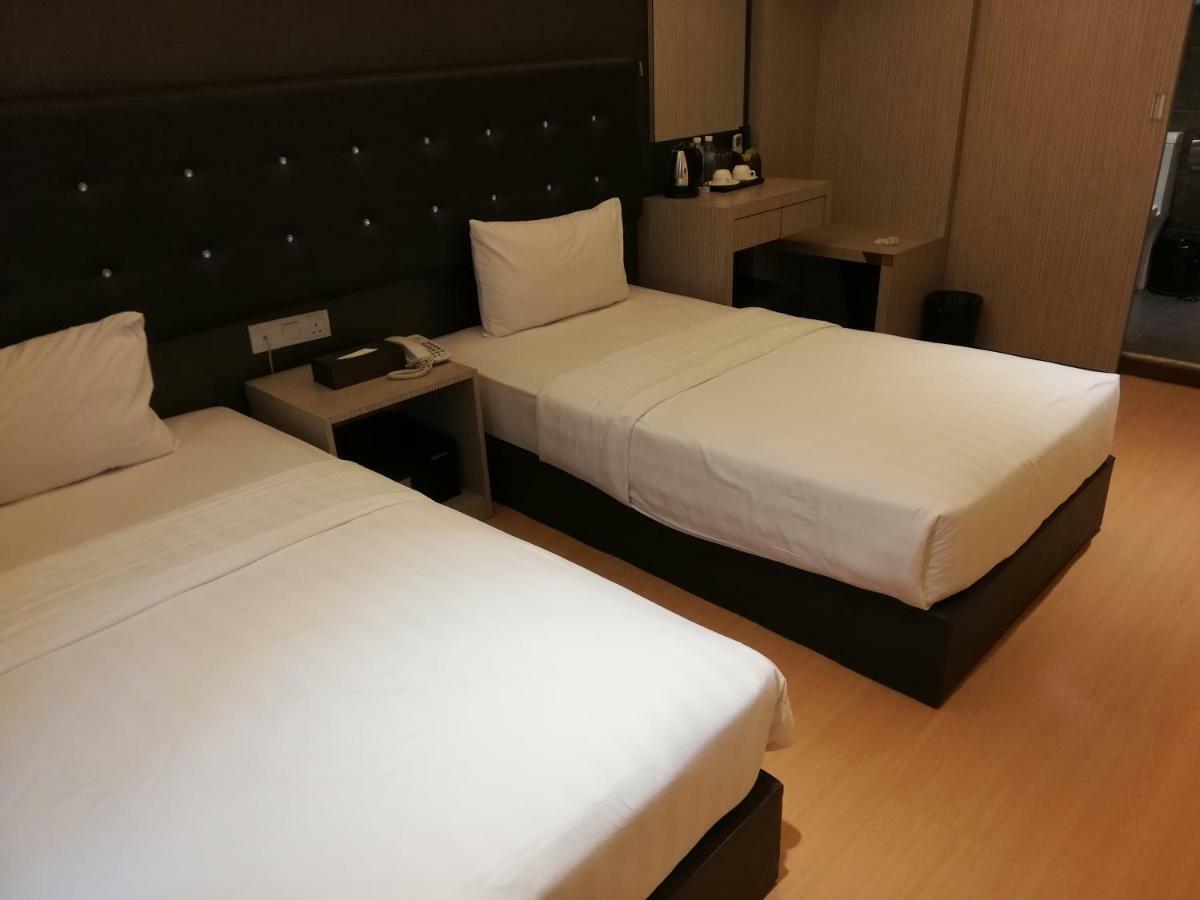 Ease Hotel Kota Kinabalu Extérieur photo